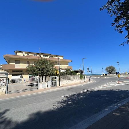 Sunrise Beach House - Sea View Apartment Montesilvano Exterior photo